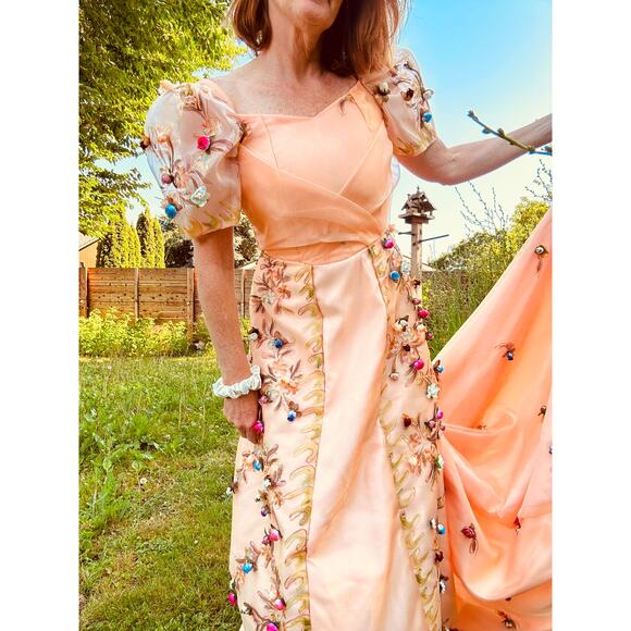 Vintage Handmade Ball Gown Handpainted 3 D Roses Fits size M 8 Full Train Peach - Picture 14 of 16